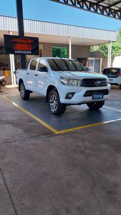 TOYOTA HILUX 2.8 POWER PACK 4X4 CD 16V DIESEL 4P MANUAL